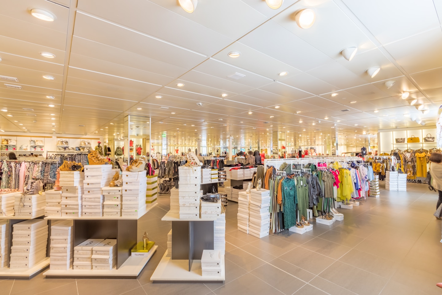 Grand opening of Courage Mode in Widnau. New outlet for clothes and shoes.